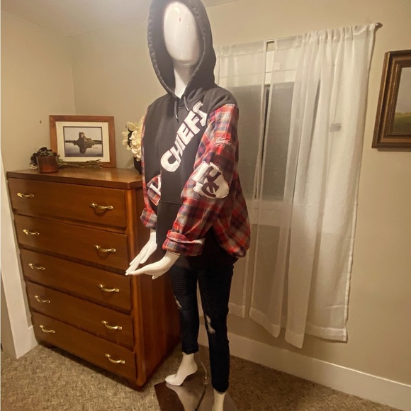 Upcycled Carhartt upcycled Kansas City Chiefs Hoodie - Picture 6 of 10